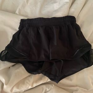 lululemon hotty hots size 4